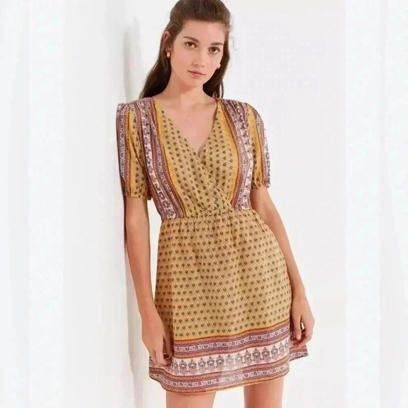 Urban Outfitters Women’s Juniors Sz Med Boho Chic Mini Lightweight Shift Dress - Picture 1 of 9